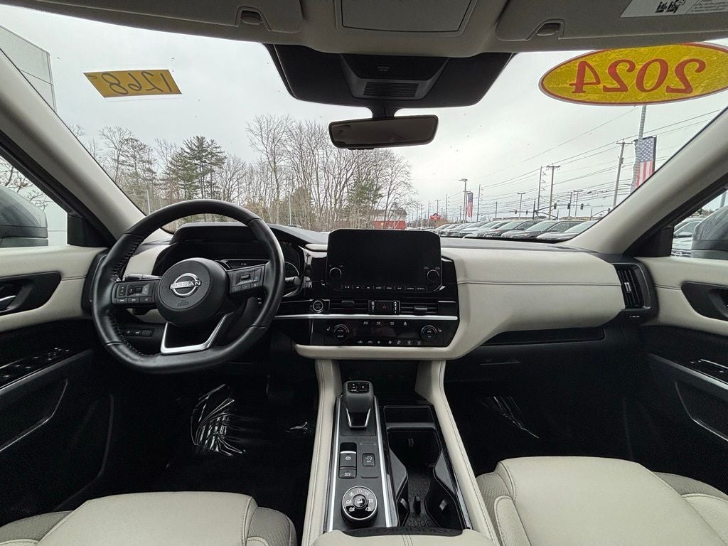 2024 Nissan Pathfinder SL
