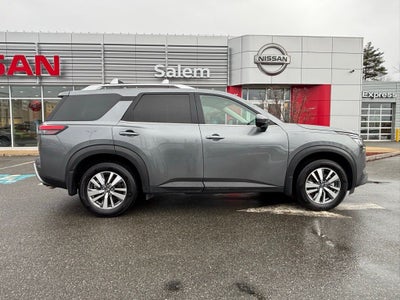 2024 Nissan Pathfinder SL