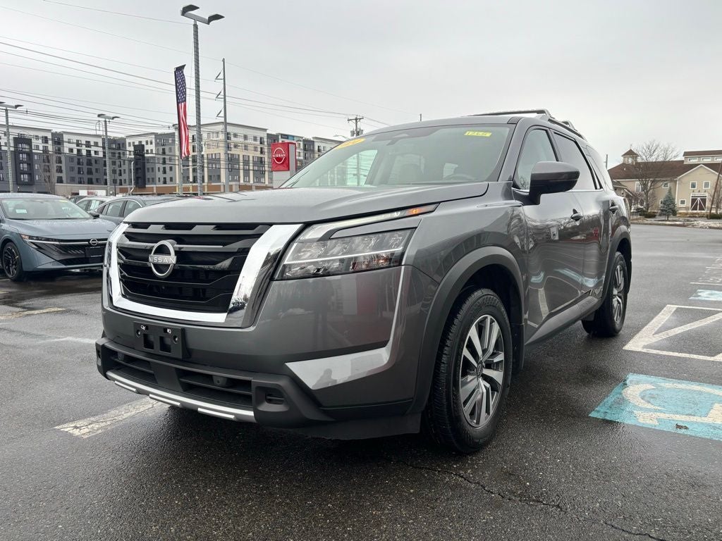 2024 Nissan Pathfinder SL