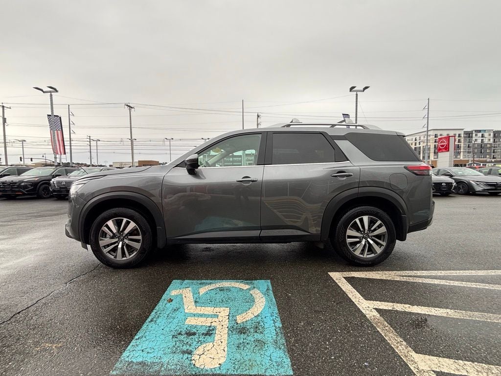 2024 Nissan Pathfinder SL