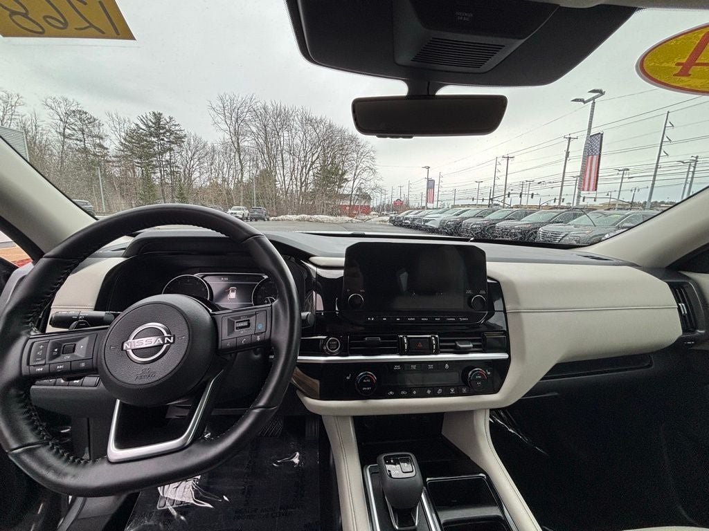 2024 Nissan Pathfinder SL