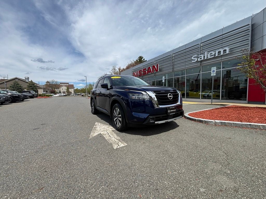 2023 Nissan Pathfinder SL
