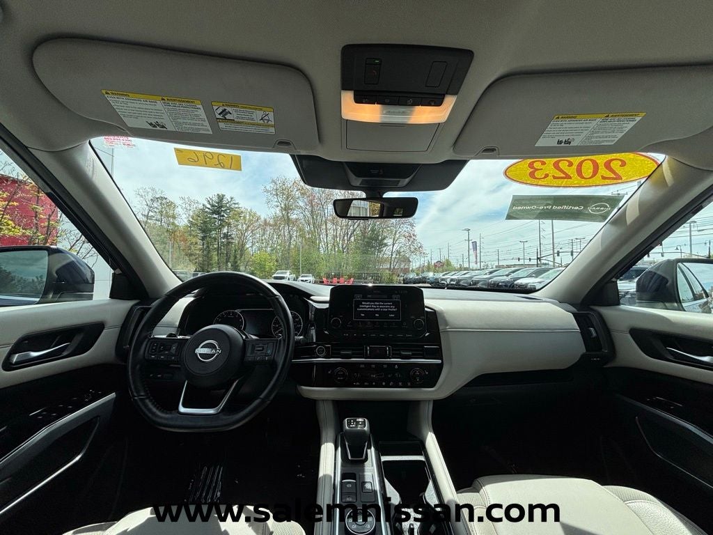 2023 Nissan Pathfinder SL