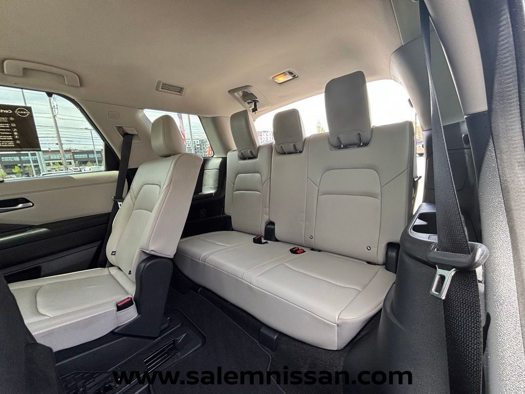 2023 Nissan Pathfinder SL