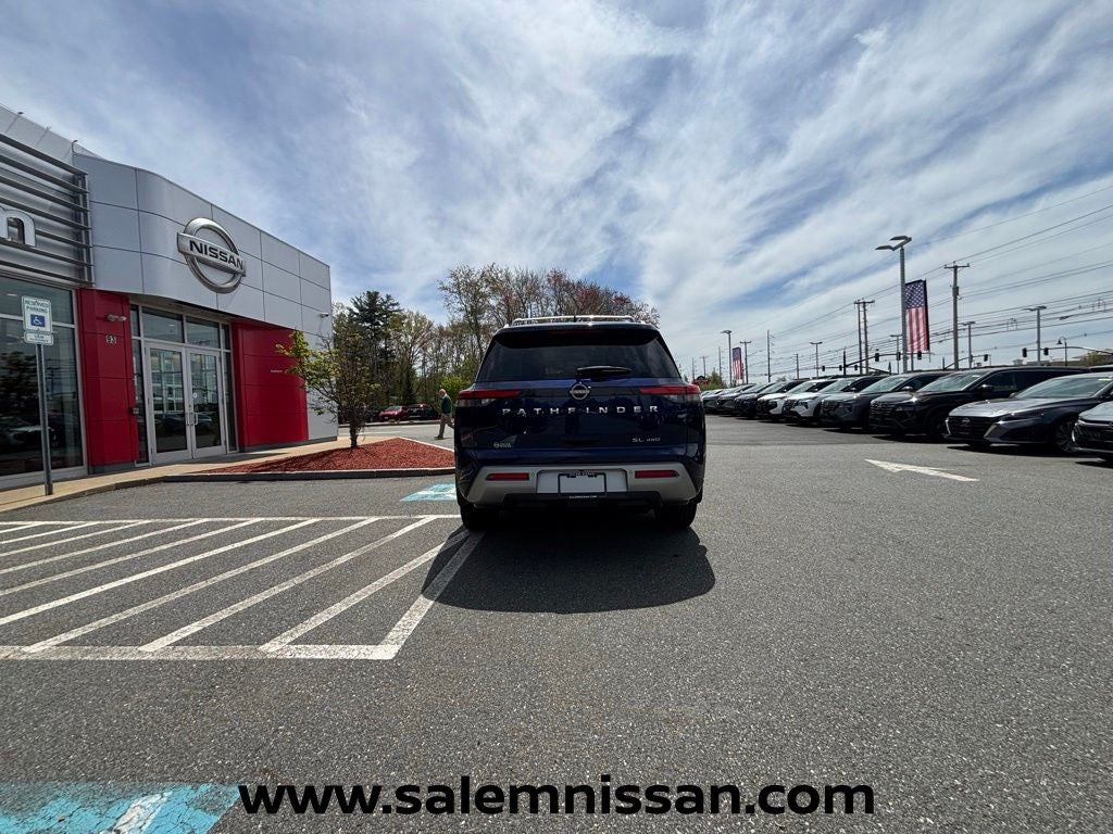 2023 Nissan Pathfinder SL
