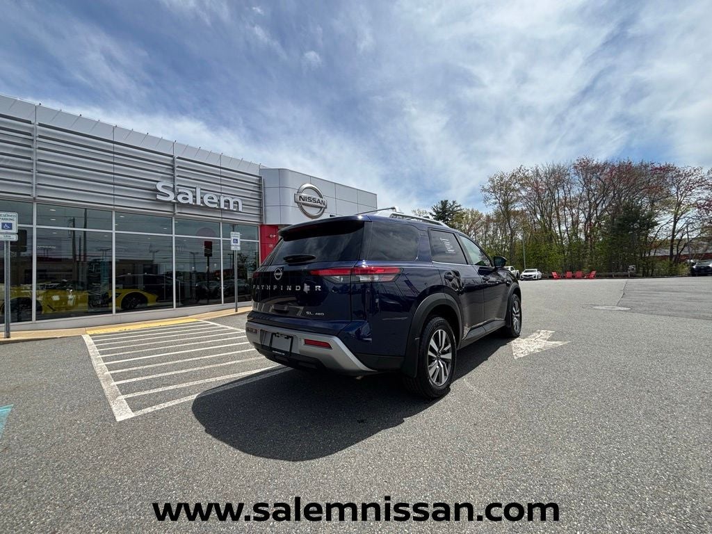 2023 Nissan Pathfinder SL