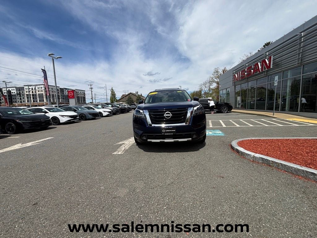 2023 Nissan Pathfinder SL