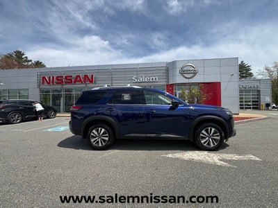 2023 Nissan Pathfinder SL
