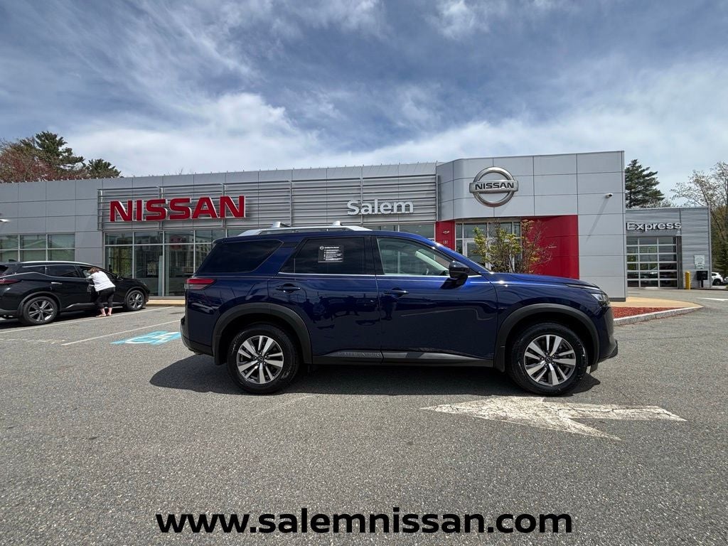 2023 Nissan Pathfinder SL