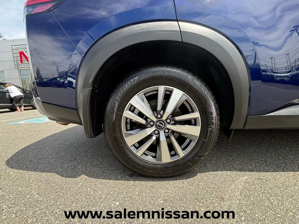 2023 Nissan Pathfinder SL