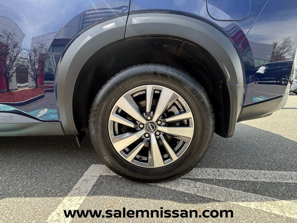 2023 Nissan Pathfinder SL
