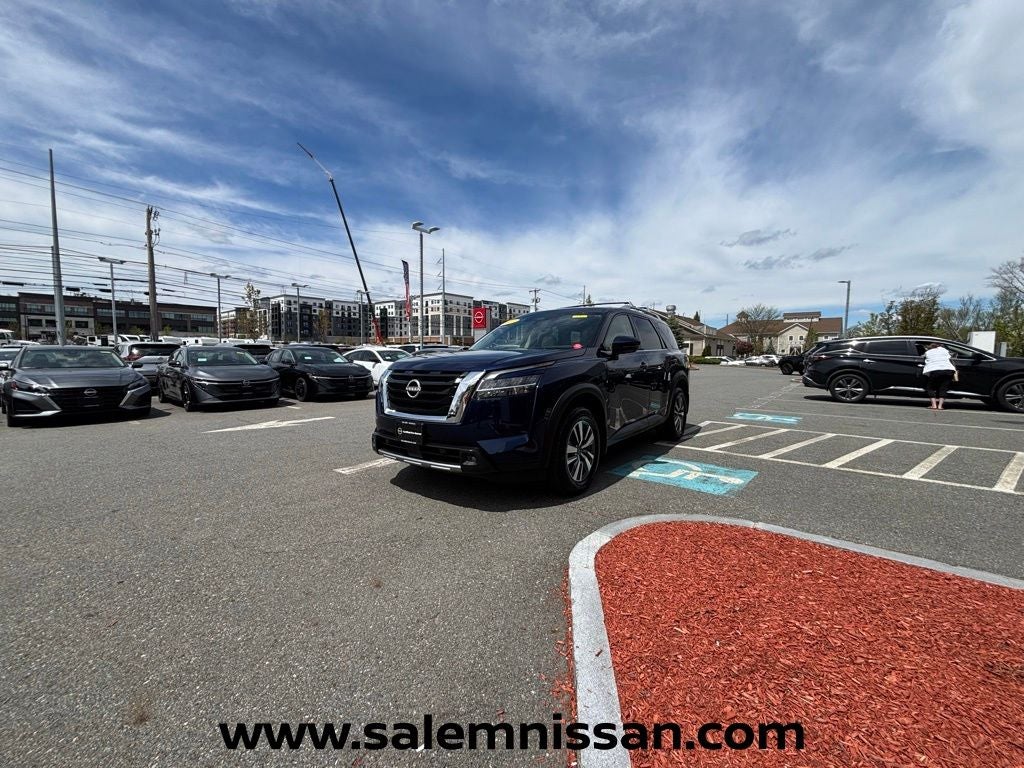 2023 Nissan Pathfinder SL