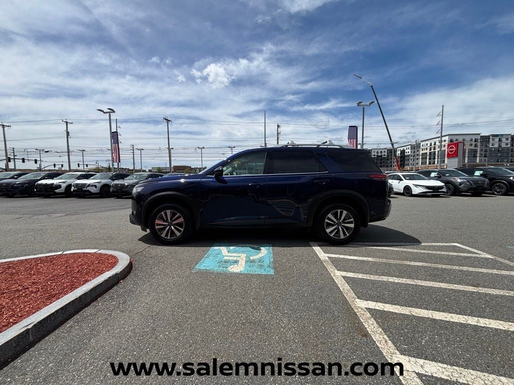 2023 Nissan Pathfinder SL