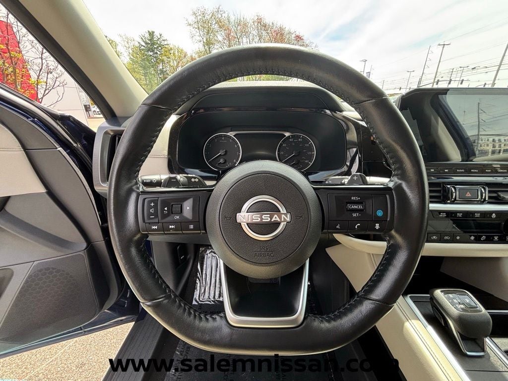 2023 Nissan Pathfinder SL
