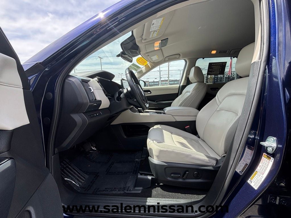 2023 Nissan Pathfinder SL