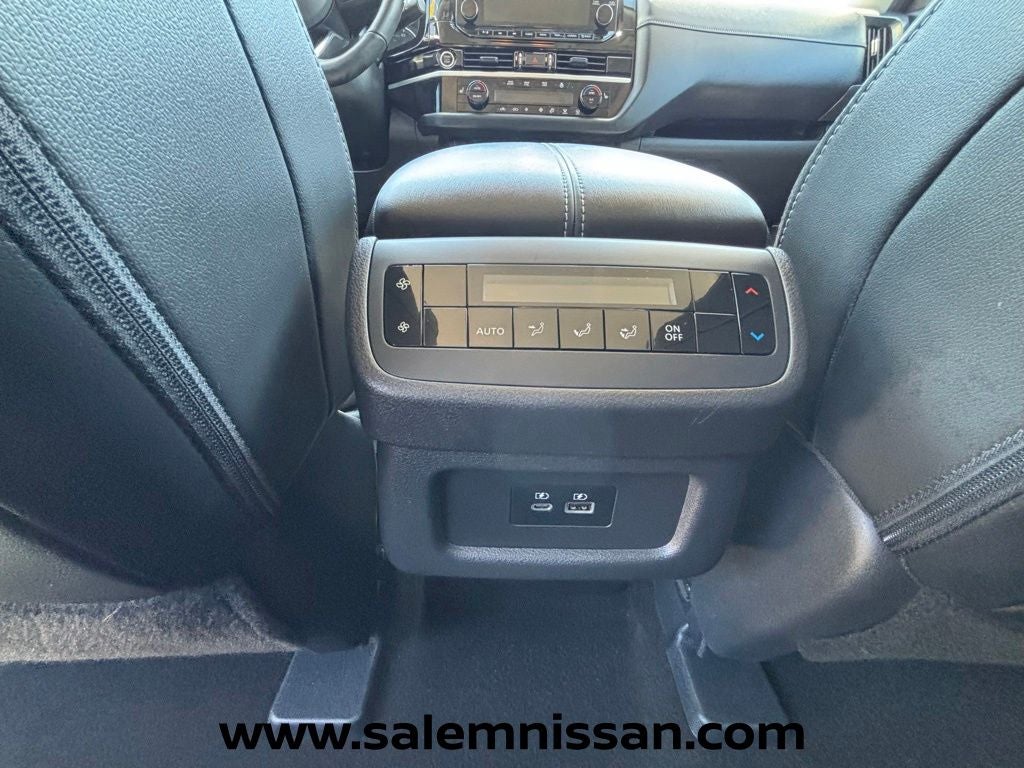 2023 Nissan Pathfinder SL