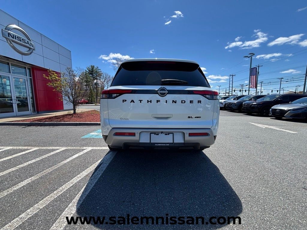 2023 Nissan Pathfinder SL