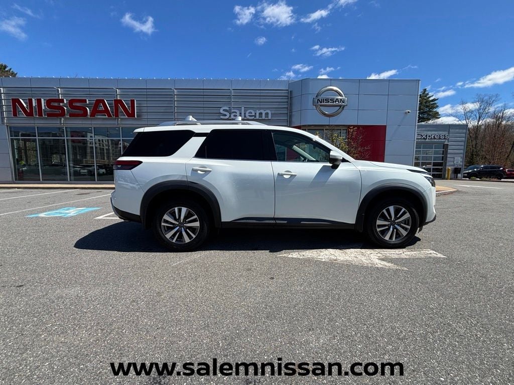 2023 Nissan Pathfinder SL