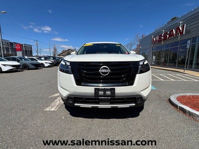 2023 Nissan Pathfinder SL