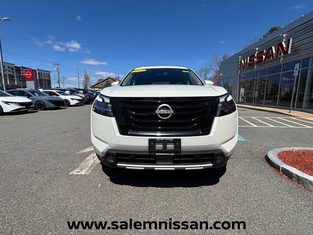2023 Nissan Pathfinder SL