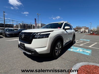 2023 Nissan Pathfinder SL