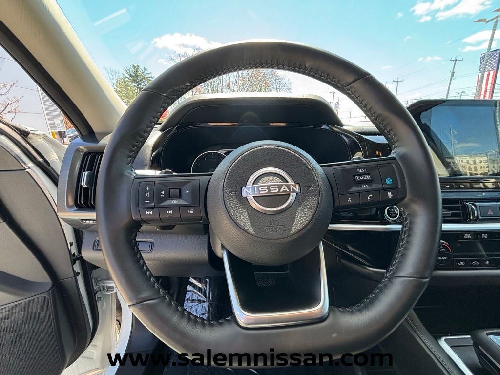 2023 Nissan Pathfinder SL
