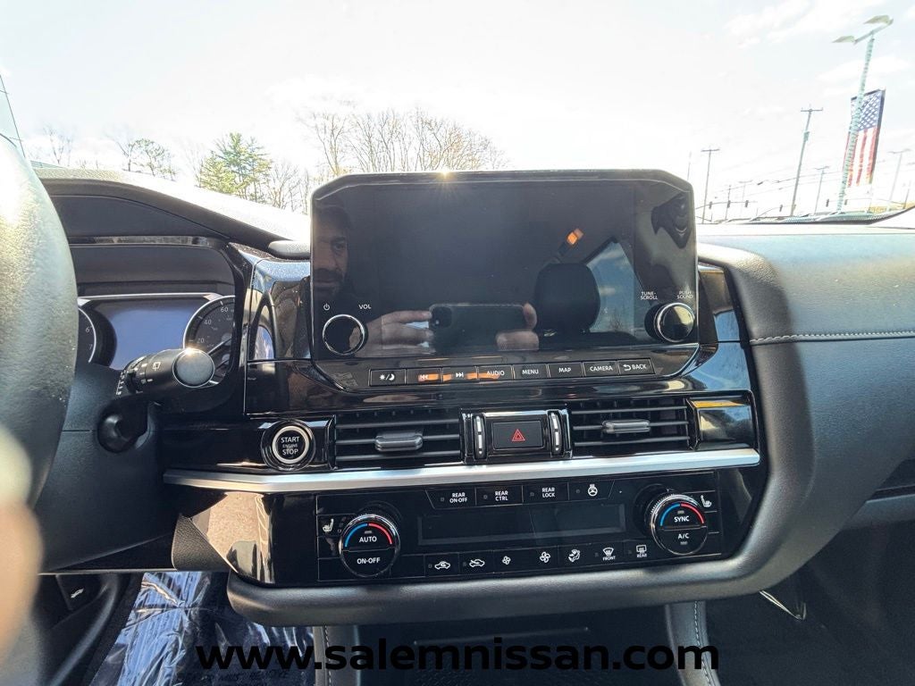 2023 Nissan Pathfinder SL