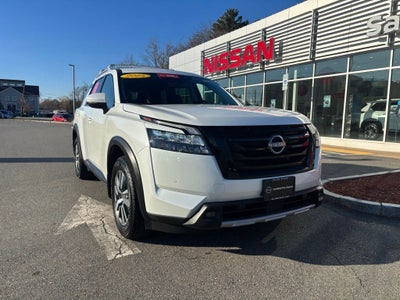 2025 Nissan Pathfinder SL