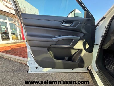 2025 Nissan Pathfinder SL