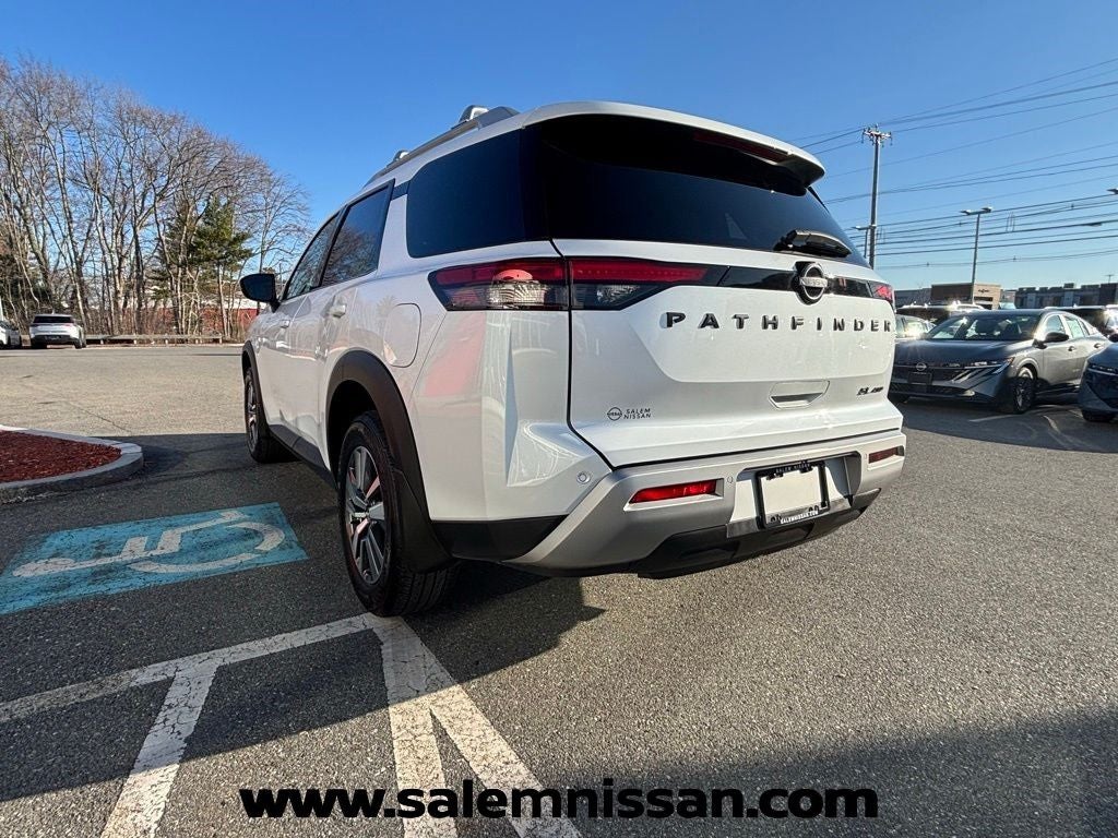 2025 Nissan Pathfinder SL