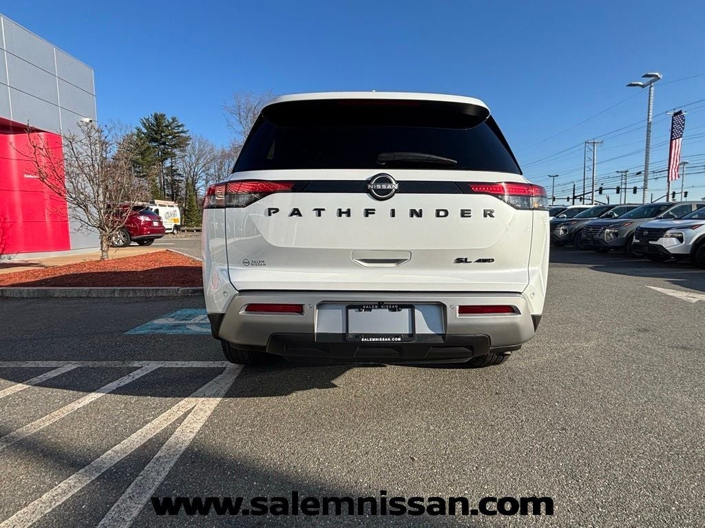 2025 Nissan Pathfinder SL