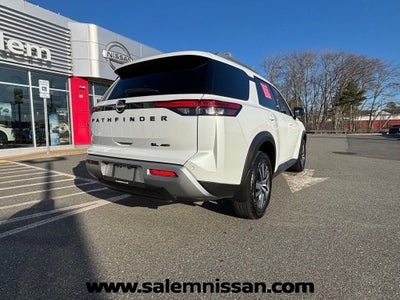 2025 Nissan Pathfinder SL