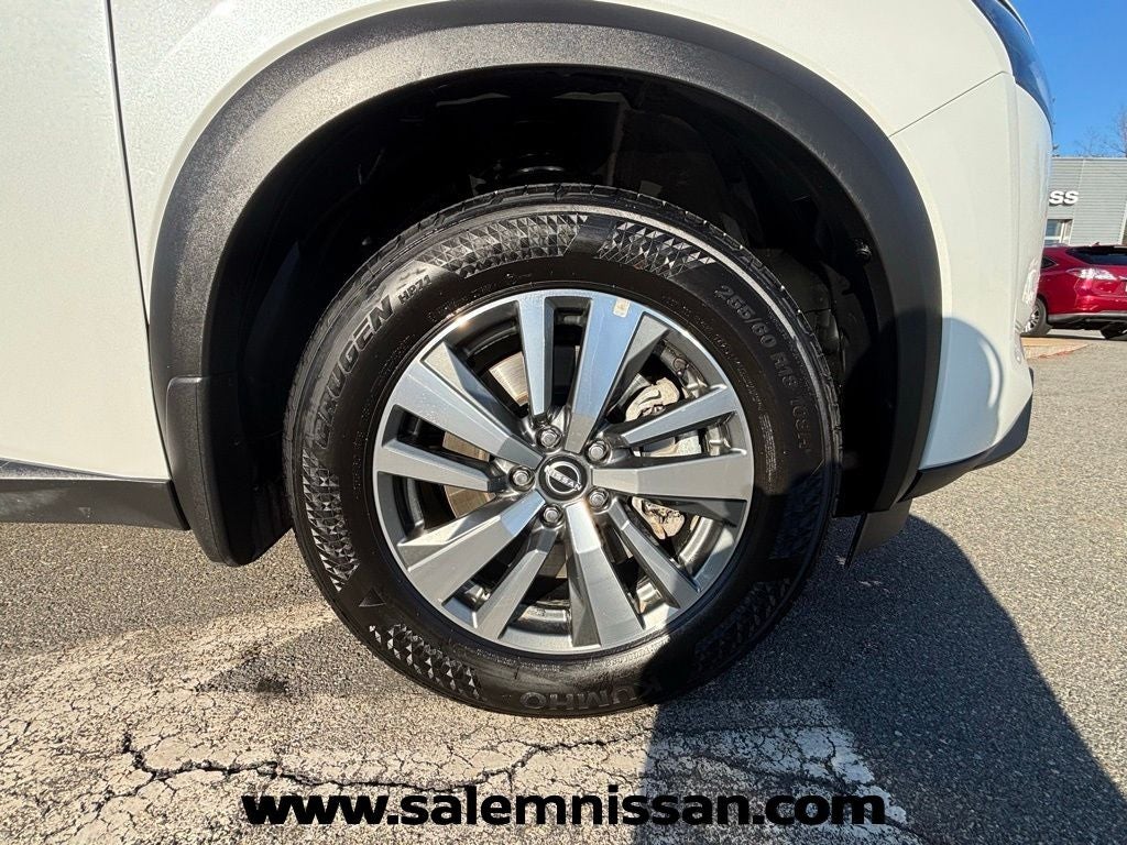 2025 Nissan Pathfinder SL