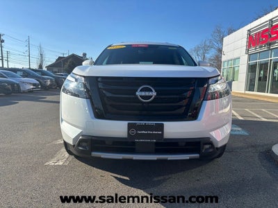 2025 Nissan Pathfinder SL