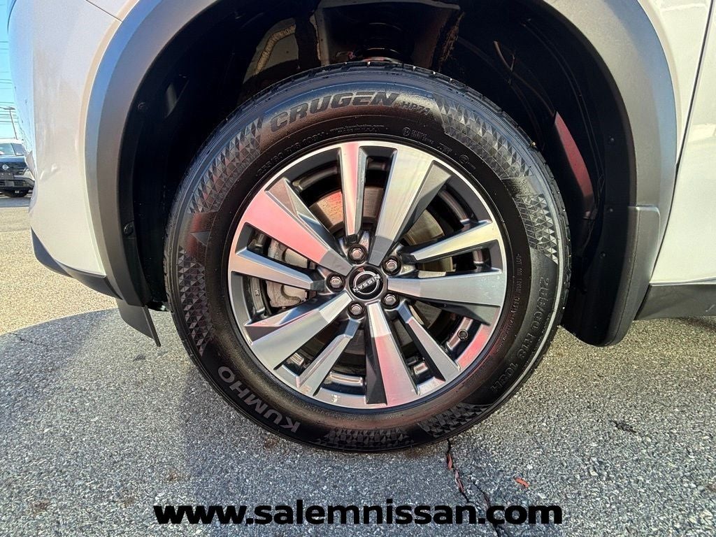 2025 Nissan Pathfinder SL