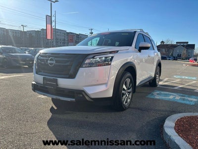 2025 Nissan Pathfinder SL