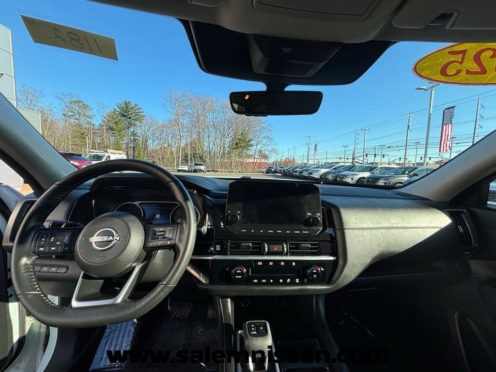 2025 Nissan Pathfinder SL