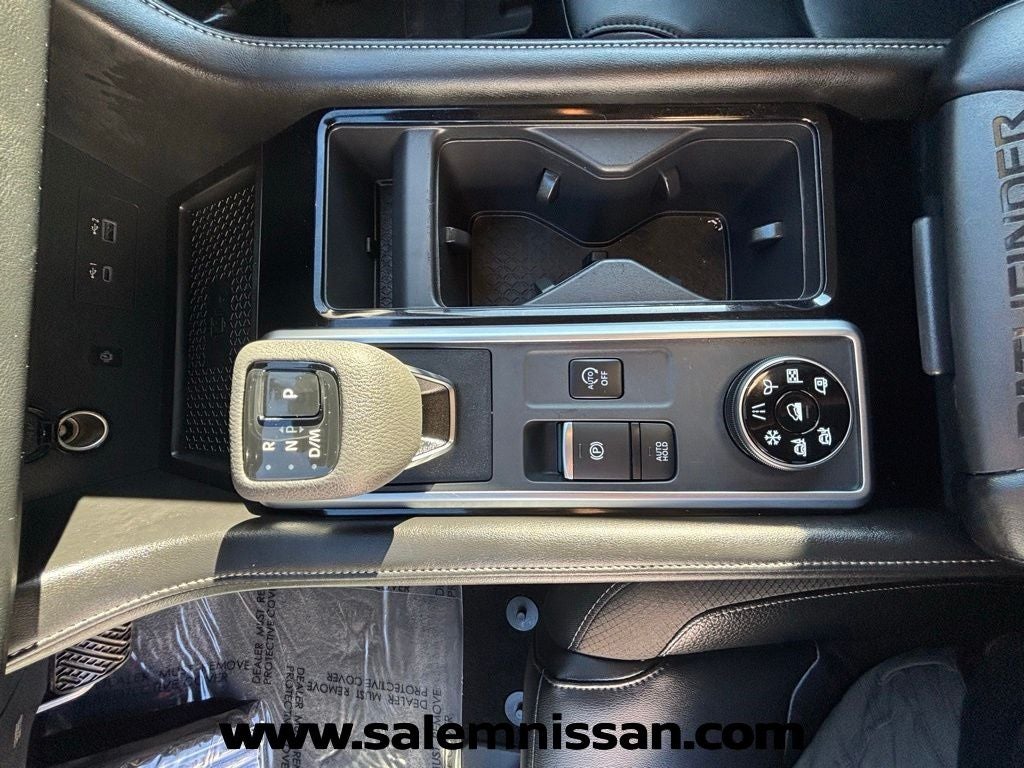 2025 Nissan Pathfinder SL