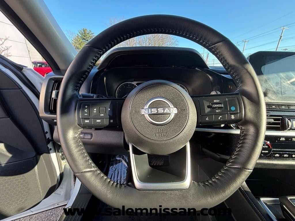 2025 Nissan Pathfinder SL