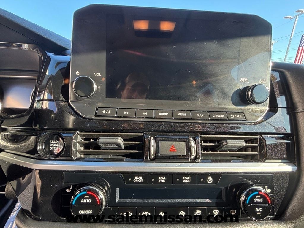 2025 Nissan Pathfinder SL