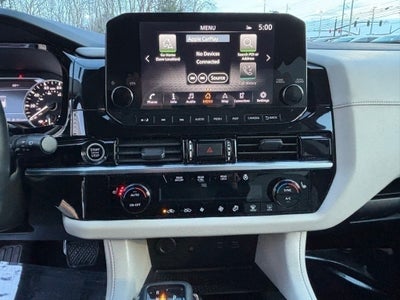 2023 Nissan Pathfinder SL