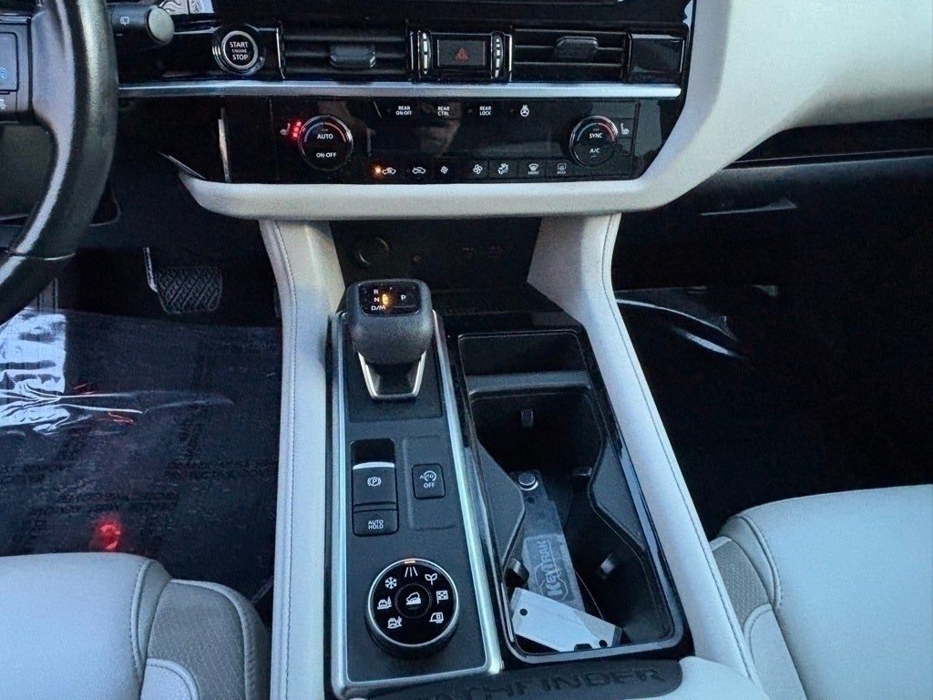 2023 Nissan Pathfinder SL