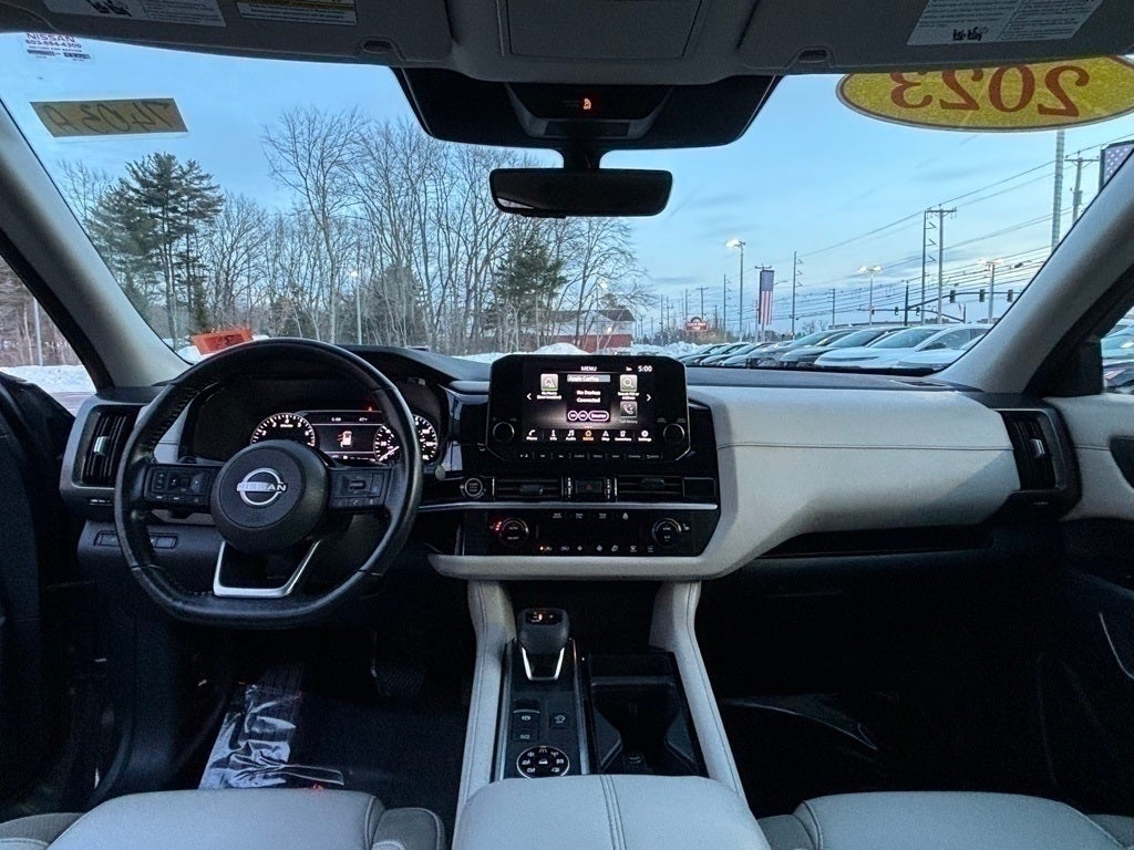 2023 Nissan Pathfinder SL