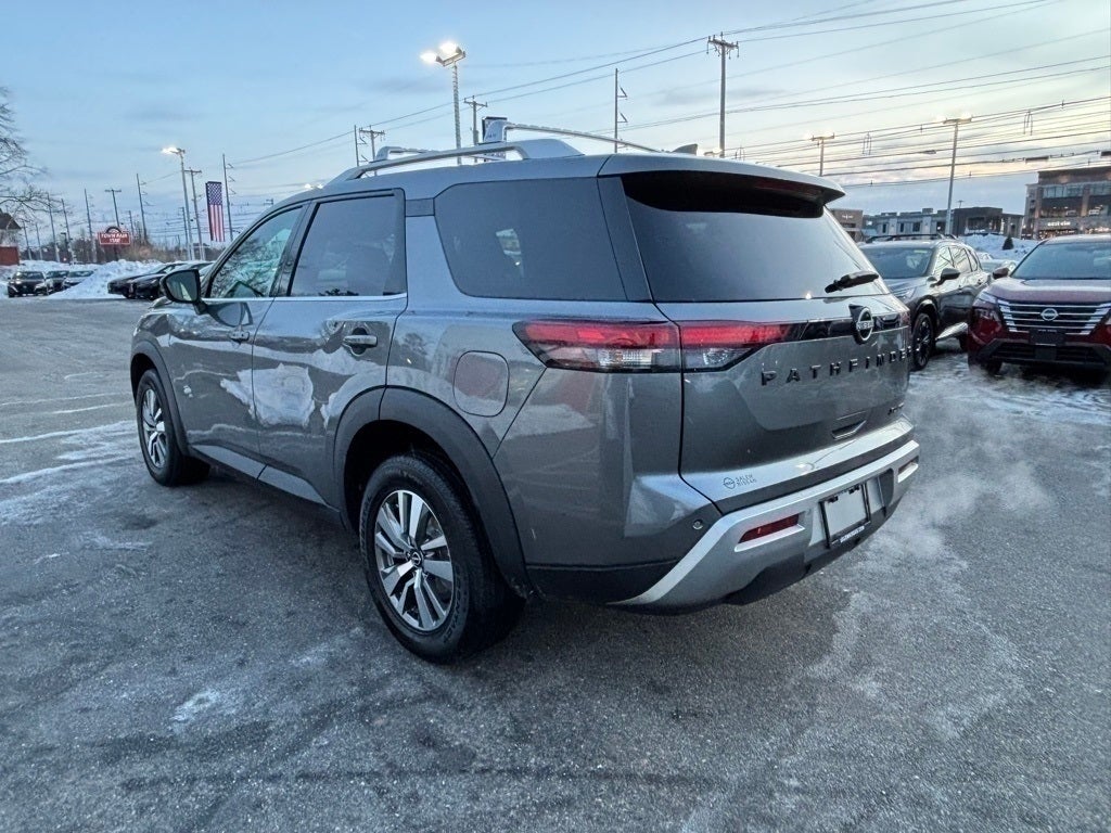 2023 Nissan Pathfinder SL