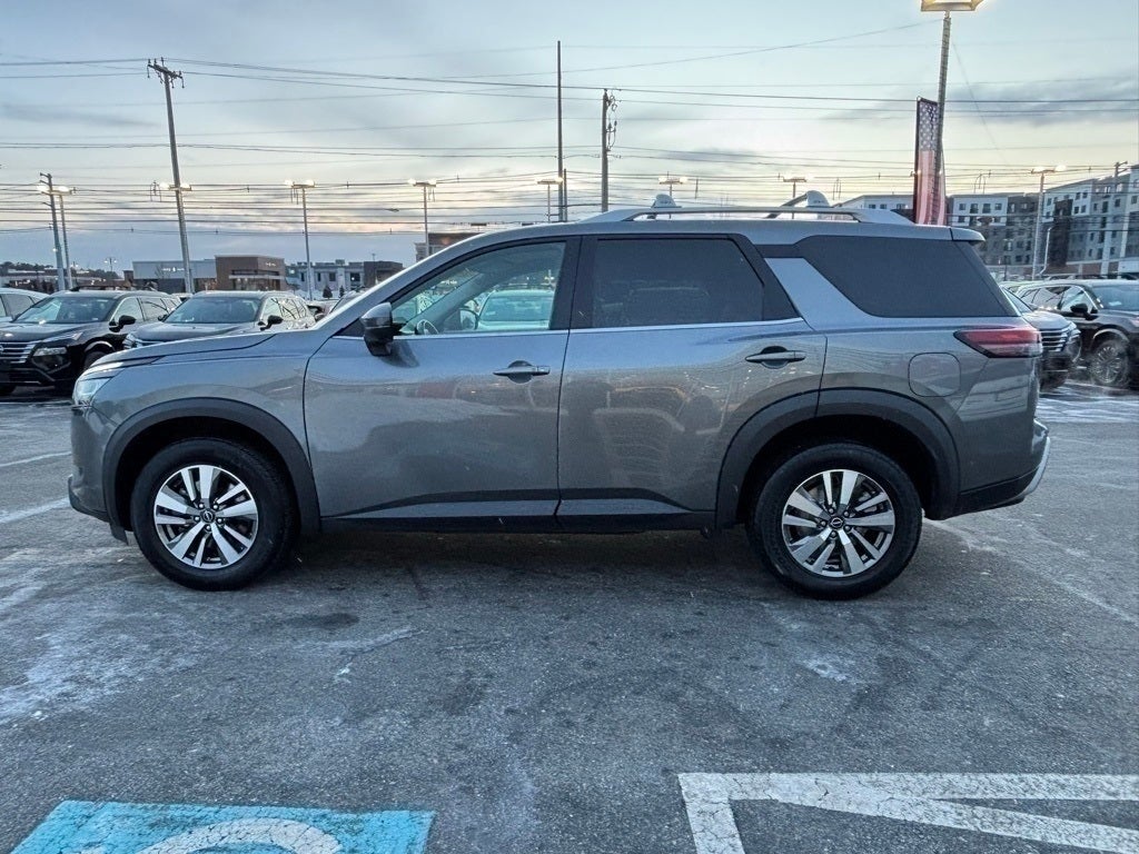 2023 Nissan Pathfinder SL