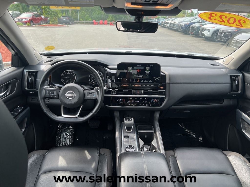2023 Nissan Pathfinder SL