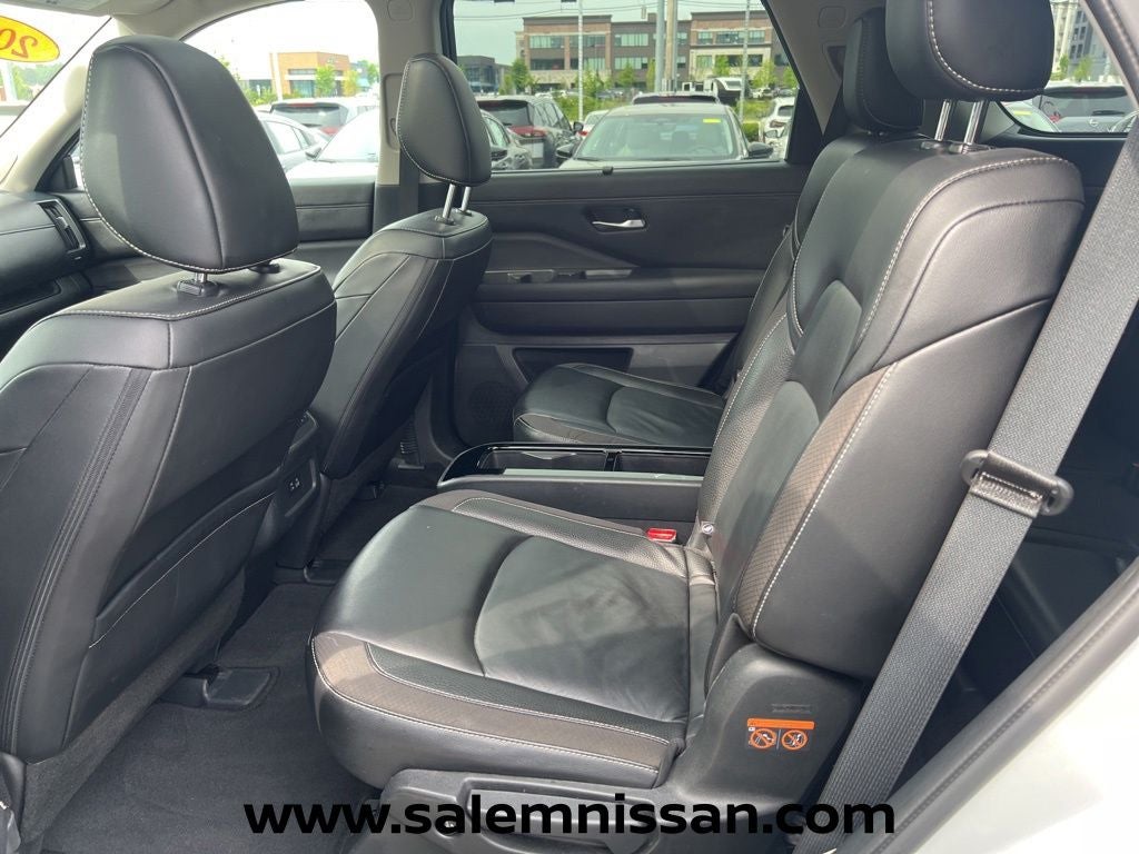 2023 Nissan Pathfinder SL