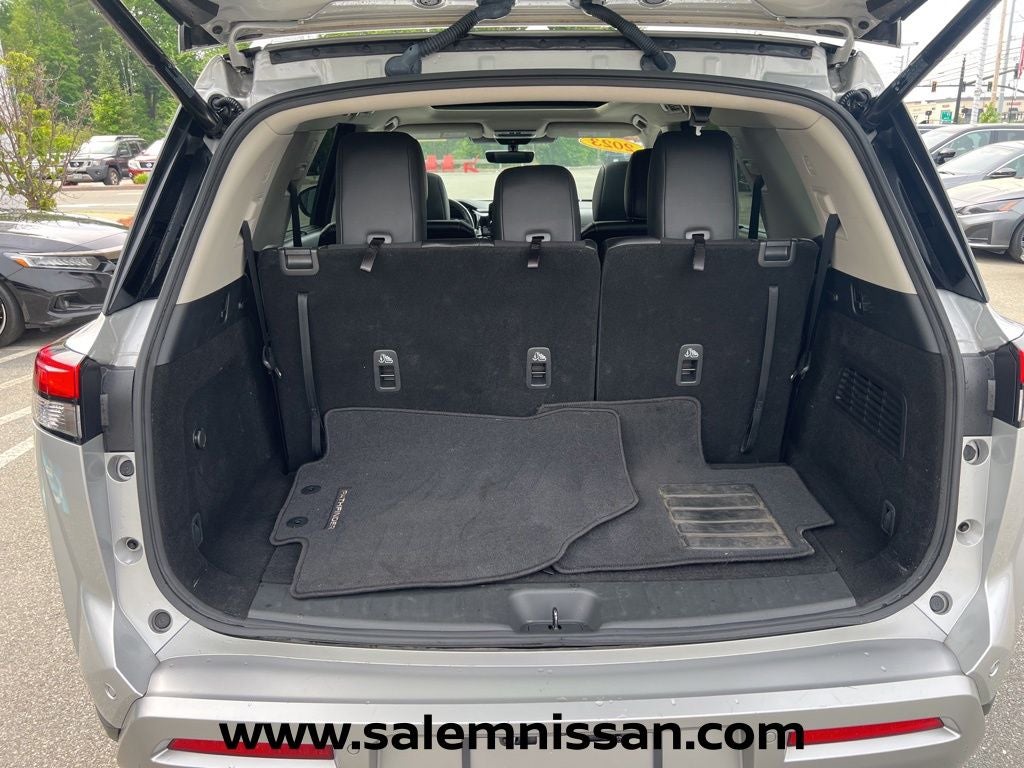 2023 Nissan Pathfinder SL