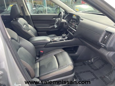 2023 Nissan Pathfinder SL