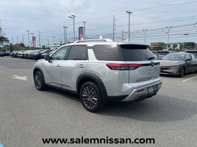 2023 Nissan Pathfinder SL